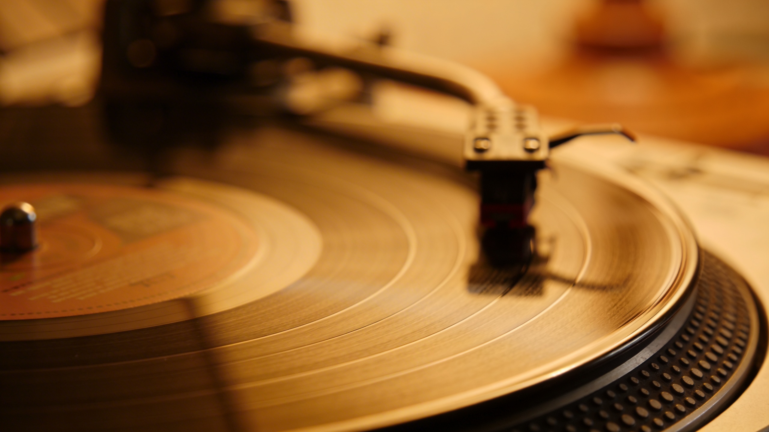 Prensagem de Vinil: O Guia Completo sobre Fabricação e Qualidade de Discos