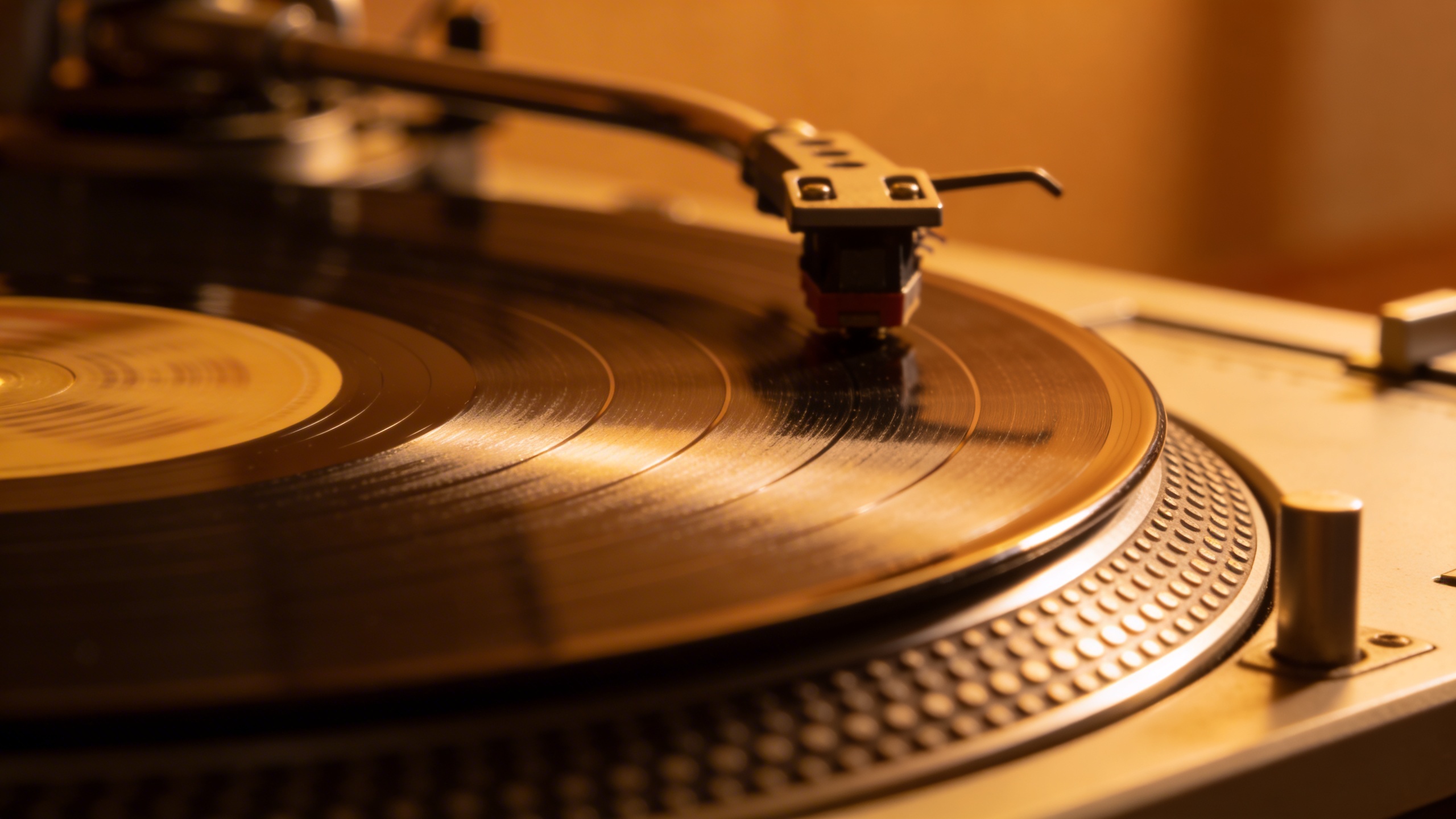 Modern Artist Vinyl: Billie Eilish, Harry Styles & the Vinyl Renaissance